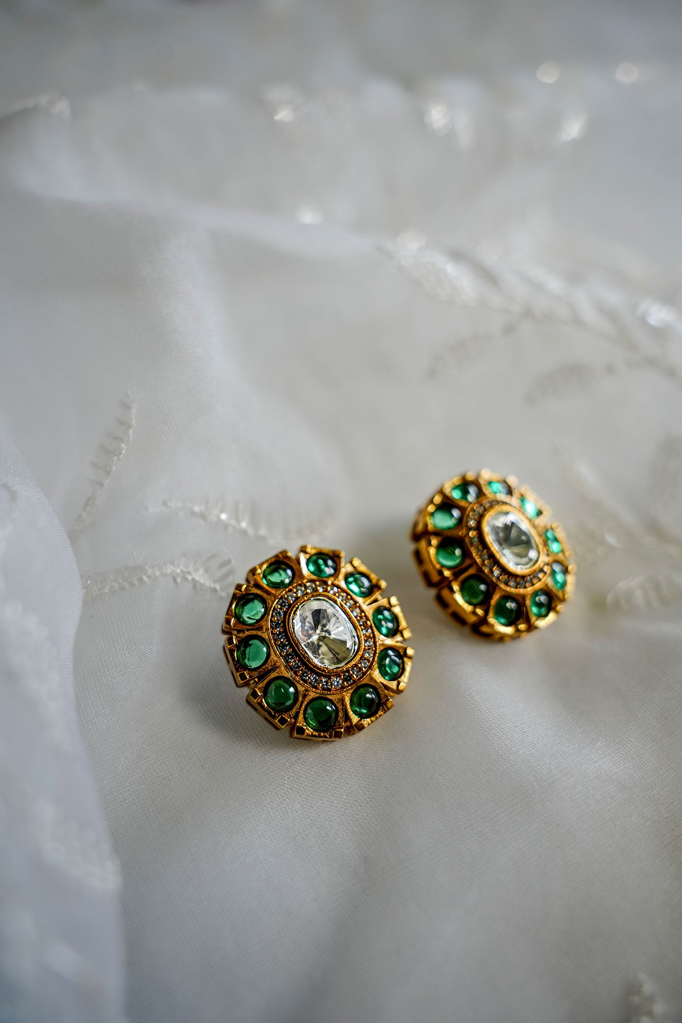 Kaavya Studs