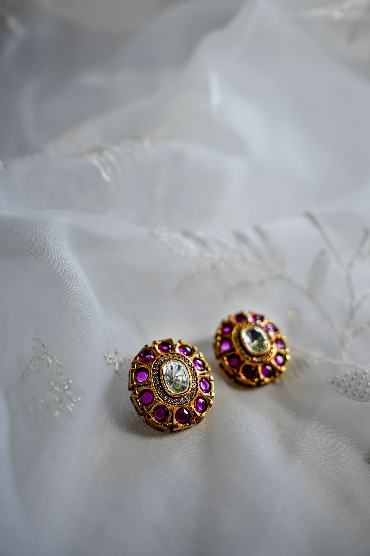 Kaavya Studs