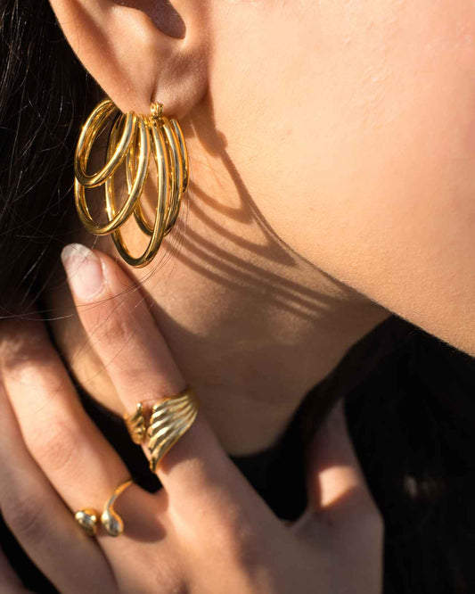 Drop Hug Ring