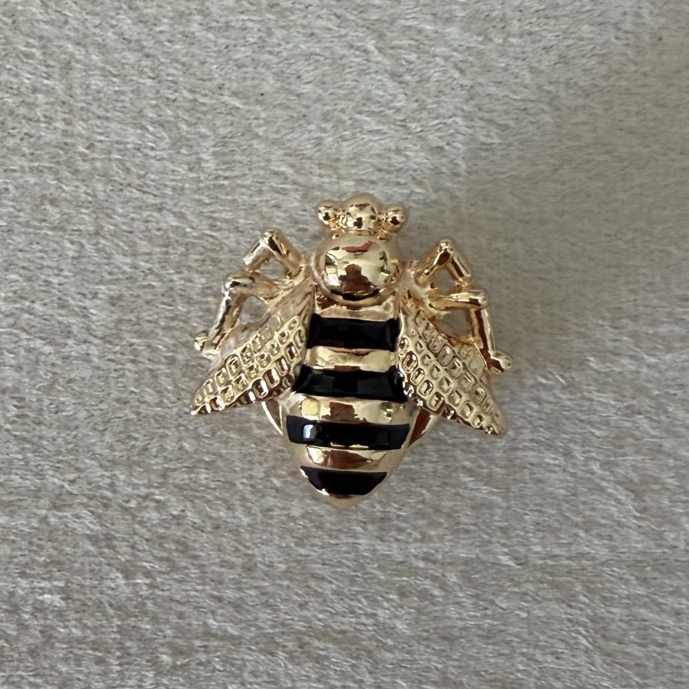 Queen B Mini Button Covers