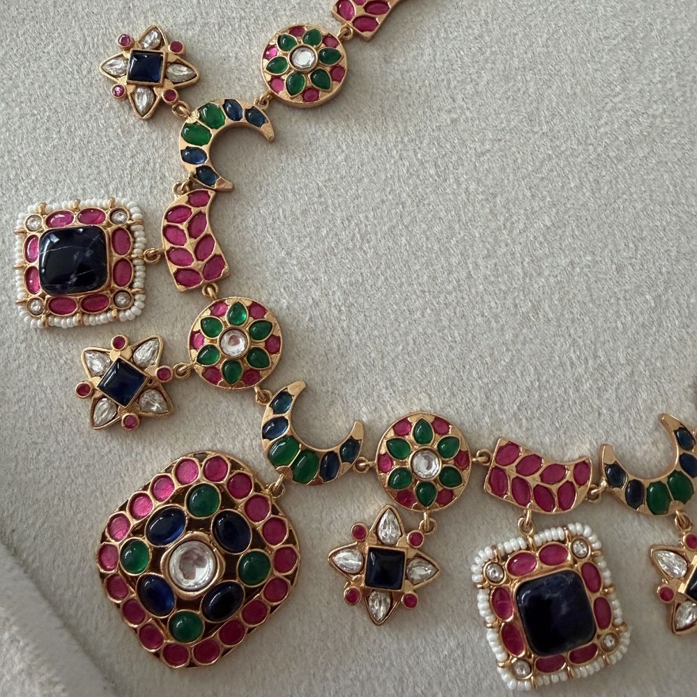 Rutsuhavi Necklace set