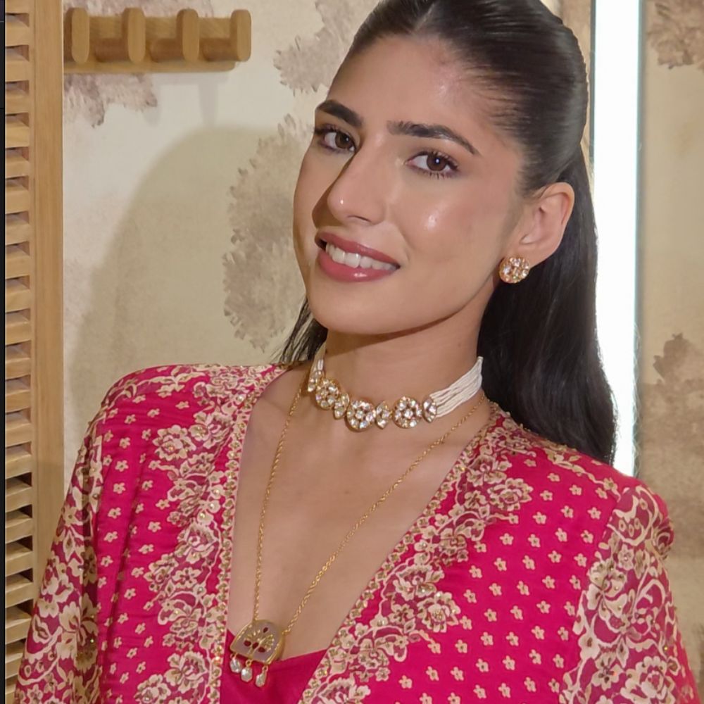Jennifer In Our Mor MeenaKari Neck String