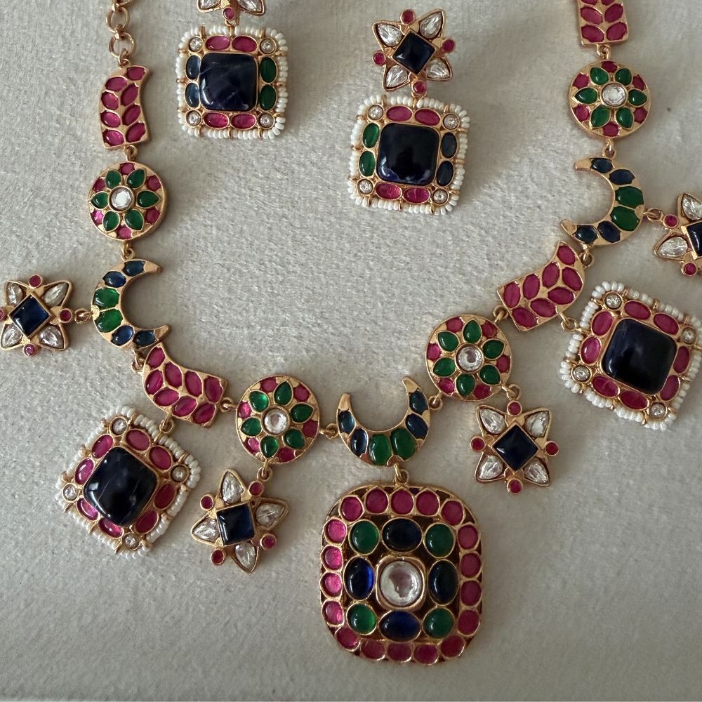 Rutsuhavi Necklace set