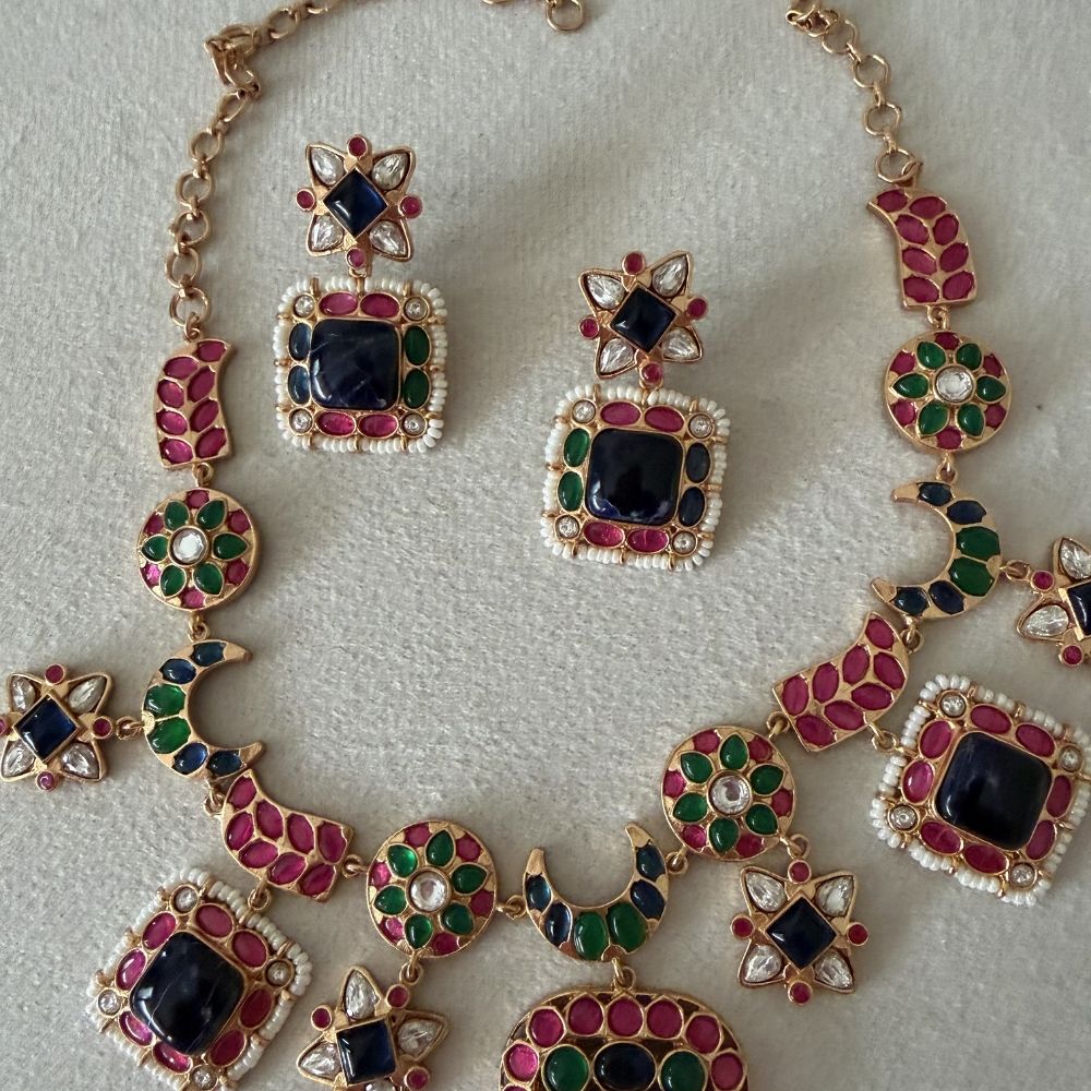Rutsuhavi Necklace set
