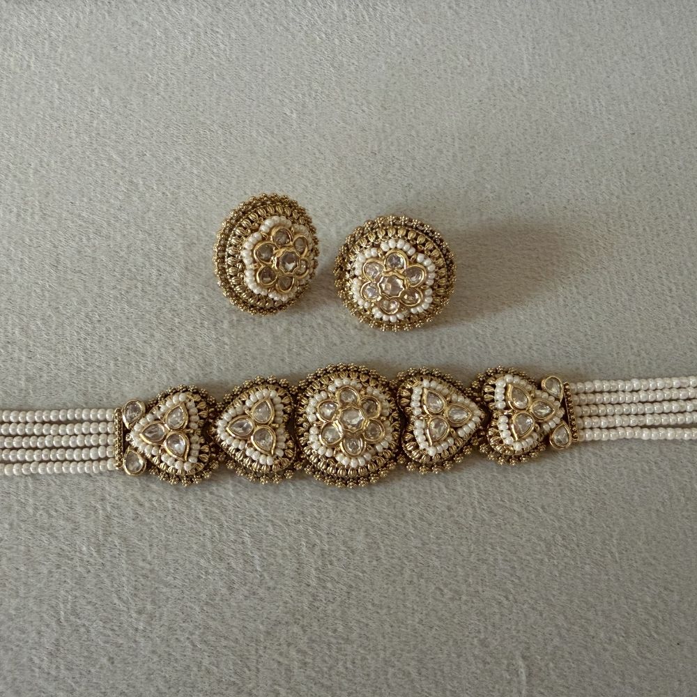 Zohra Choker set