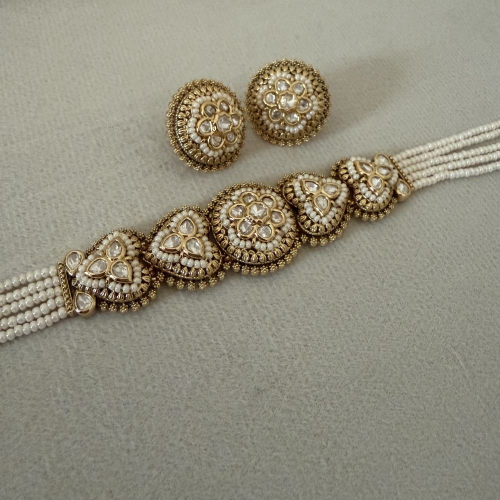 Zohra Choker set
