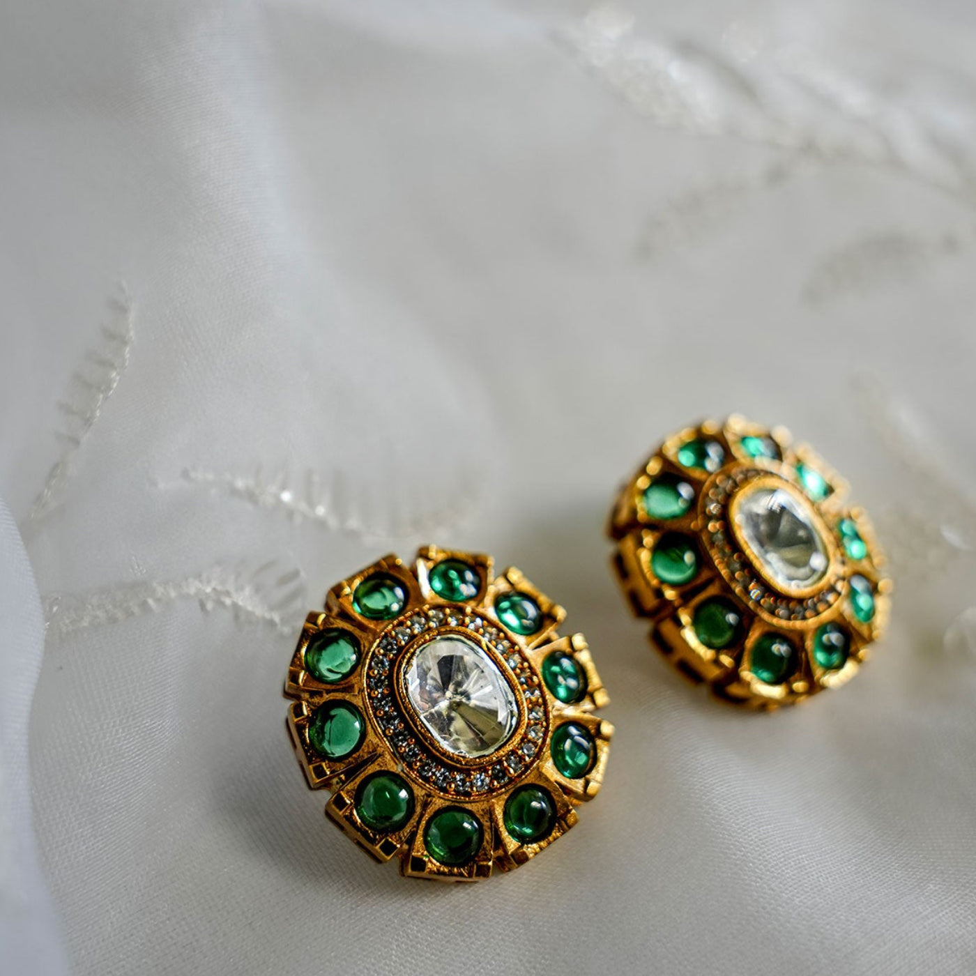 Kaavya Studs