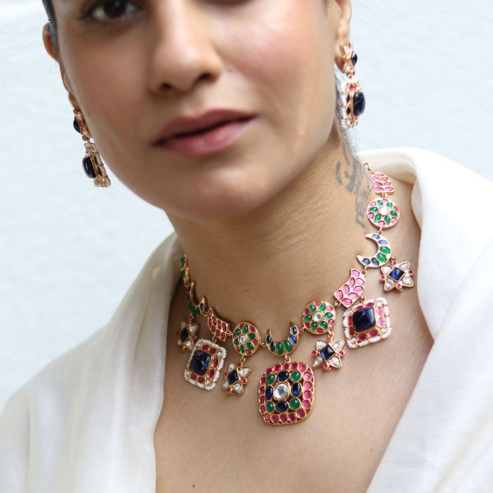 Rutsuhavi Necklace Set