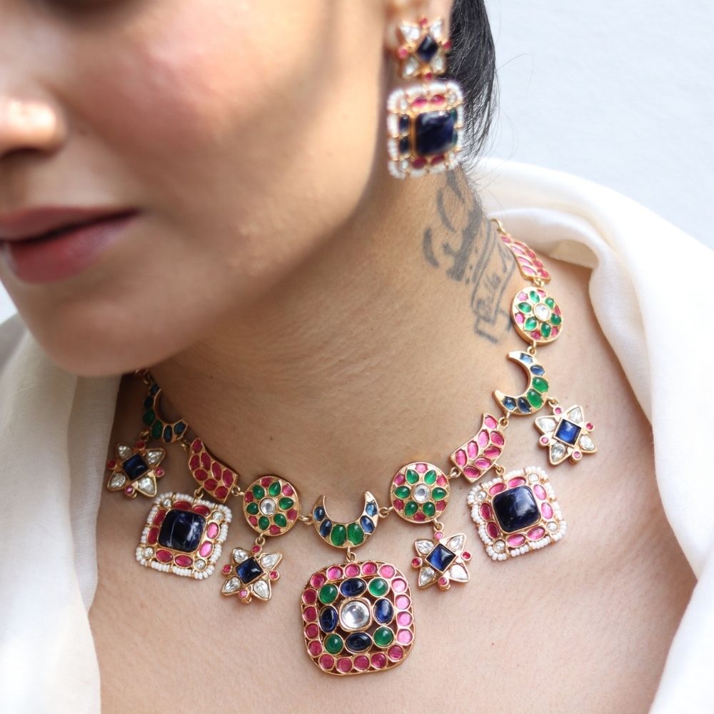 Rutsuhavi Necklace Set
