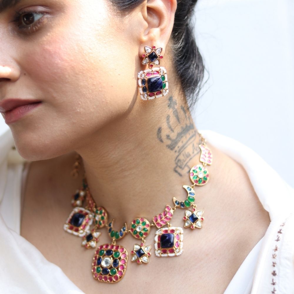 Rutsuhavi Necklace Set