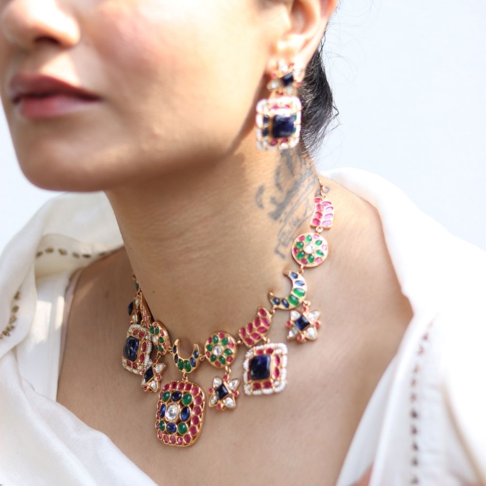 Rutsuhavi Necklace Set