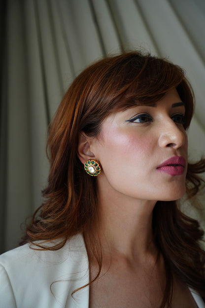 Kaavya Studs