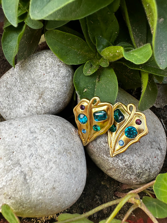 Blue stone leaf