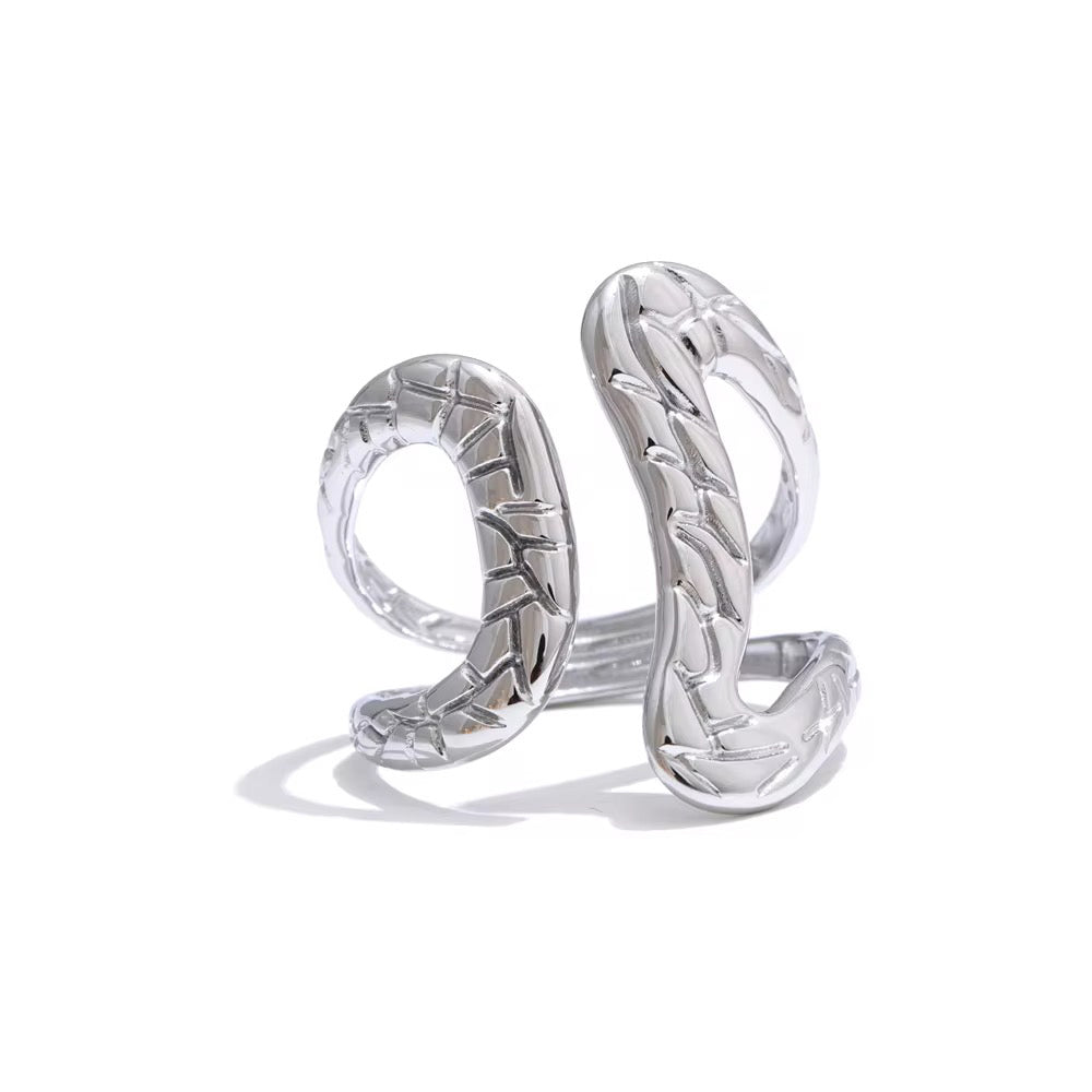 Curvy Ring